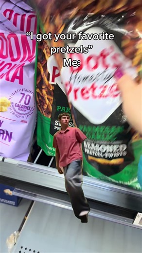 The best dots pretzel flavor. #Pretzels #Dots #GarlicParmesean #Snack