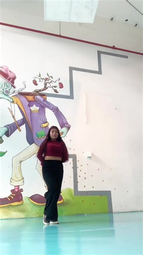 Muy todo que ver las coreos⚜️ @Artemis🏛️ ||#UIO #viral #fyp #ecuador #bastoneras
