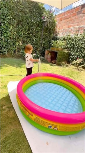 Armando mi piscina 💦🐥 #cute #funnyvideos #viral #shorts #funnyshorts