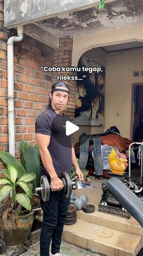 Bapak Majapahit on Instagram: "Jangan khawatir, berikut cara agar otot sayap lebih terasa saat dilatih; - Cari pijakan, jika ada bench (untuk chest support) - Fokus menarik dengan siku, coba tarik menuju pinggul atau pinggang. Tidak perlu sampai terlalu atas, karena akan terbantu otot lainnya. - Grip kuat, namun bukan berarti menitik beratkan pada otot forearms. - Turun perlahan sampai Full Rom. Jika ingin lebih fokus upper back? Bisa tarik lebar ke samping atas, akan lebih target punggung atas,