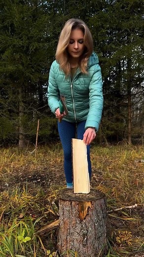 1.2K views | She Splited a Log SMART sand SAVE  #bushcraft #camping #survival #outdoors #freyaoutdoors | Freya Outdoors | Facebook