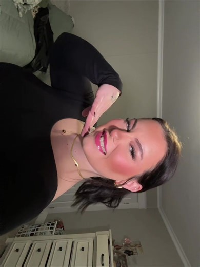 Exploring the Weirdness of Farrah Brumer