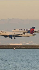 1.5M views · 10K reactions | Parallel landing capture from SFO featuring a Delta A320 racing a United 737. by that1spotter #Unitedairlines #Deltaairlines #Avgeek | Airways Magazine | Facebook