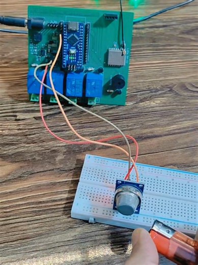 Arduino based Gas leak detection alarm. Watch full video on my YouTube channel Electronic. #arduino #mq2 #gassensor #gasleak #electronics
