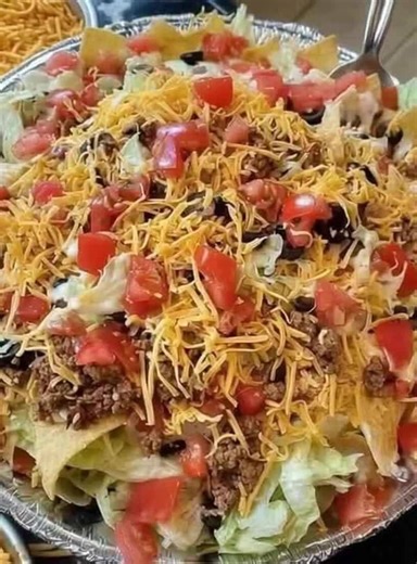 "My mom orders this literally every time we go out to lunch so when she came over last weekend I surprised her and made it at home. She loved it!" 𝗙𝗨𝗟𝗟 𝗥𝗘𝗖𝗜𝗣𝗘 𝗕𝗘𝗟𝗢𝗪 👇 | Delish Recipes