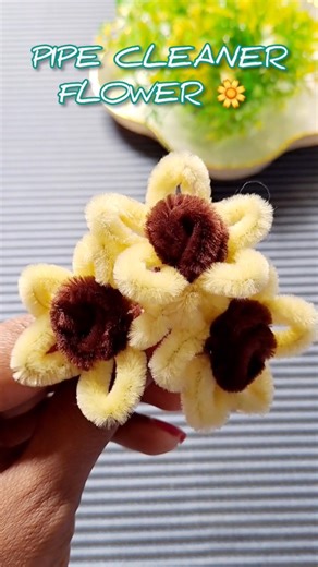 Mini pipe cleaner flower 🌼 | simple flower ideas #diy #craft #ceylocraft #handmade #flowers #pipe