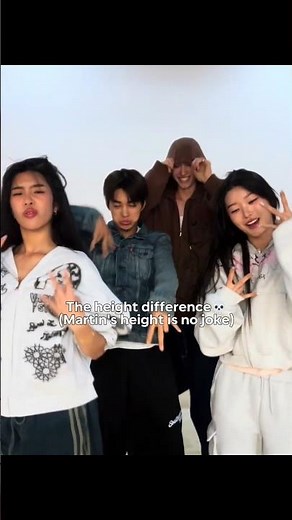 Bro is too giant💀 the height difference is crazy!!