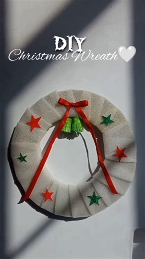 DIY Christmas Wreath🤍🎄🔔||Simple & easy||#diy#craft#christmas#decoration#wreathtutorial#viralshorts