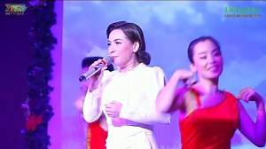 334K views · 5K reactions | Là một người con Pleiku, Phi Nhung đã vinh dự được cố nhạc sĩ Thanh Sơn viết tặng cho bài hát "Thị Trấn Sương Mù". Mời cả nhà thưởng thức nhé --- Nguồn: Phi Nhung Official ©️Bản quyền được quản lý và bảo vệ bởi MCV Network. #MCVNetwork #MCVGroup #MCVMedia #MCV #PhiNhung #thitransuongmu #bolero #live | Phi Nhung Pham | Facebook