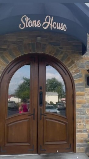 Loved trying Stone House Restaurant and Bar - the deck is great! And the view!!! 😂🤣😂 Loved the chicken nachos! | Food Hussy