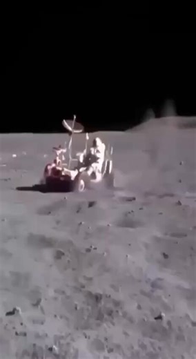 L’homme a-t-il vraiment marché sur la Lune ?On aurait marché sur la Lune à une époque où les normes n’étaient pas assez restrictives pour empêcher l’homme de réaliser l’impossible.Je défends de façon insupportable des idées libérales depuis quelques semaines mais réfléchissez-y.Si on vous dit qu’on n’accepte pas de mission lunaire qui a plus de 1% de chance d’échec : Aucune chance avec les technologies d’il y a 50 ans d’accomplir la moindre mission lunaire.Si maintenant on accepte une mission à 