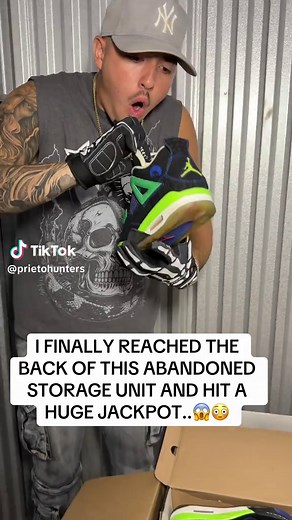I finally made it to the back… I was NOT expecting this many sneaker boxes 😳👟 #storageunitfinds #abandonedstorageunit #sneakerjackpot #storagewars #storageauction