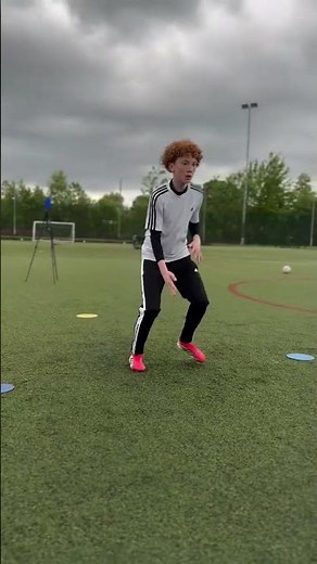 2 variations of a top scanning practice #football #soccer #futbol #footballcoach #fyp
