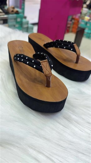 Discover Stylish Comfortable Slippers for Everyday Wear