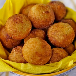 These mozzarella-stuffed corn cakes are the perfect savory treat — try to eat just one. | Tastemade