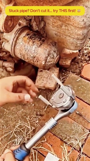 Genius Tool for Removing Stuck Pipes!😲 #ToolHack #ConstructionTips