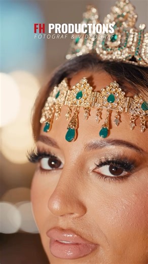 FH Productions on Instagram: "✨ Når passion, håndværk og æstetik smelter sammen ✨ Vi har haft æren af at skabe en reklamefilm for marokkanske brudekjoler i samarbejde med: 💄 En top makeup artist: @beautybymuzhgan 🏛️ Bryllupslokalet: @jasminlouisaevent 👗 En eksklusiv brudekjole-designer & udlejer: @zianaalamira Foto og video: @fh_productions_foto_video Filmet i – 4K topkvalitet, med en gennemført lysopsætning og cinematic colour grading, der løfter hver eneste detalje: stoffets bevægelse, glan