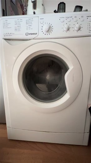 Washing machine loading asmr #fairy #washingmachine #cleantok #indesit #persil