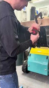 Snow Blade #theengineroom #miniskidsteer #skidsteer #tracks #loader #bulldozer #diy #snowplowing