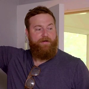 100K views · 368 reactions | Finding that lost waffle iron...it's like Christmas all over again! 藍 Watch a new #HGTVHomeTown Monday at 9|8c. | HGTV | Facebook