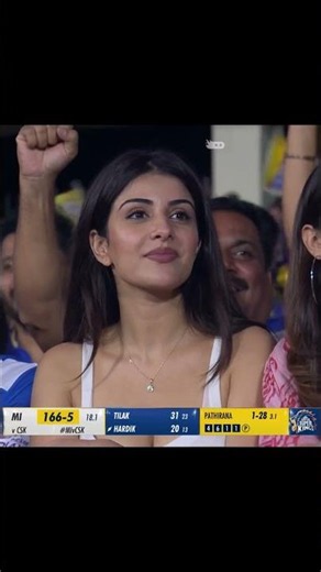 Beautiful Fan Girl Captured 😘 | Stadium Crowd Cam #shorts #ytshorts #sports #sportsfan #fanreaction