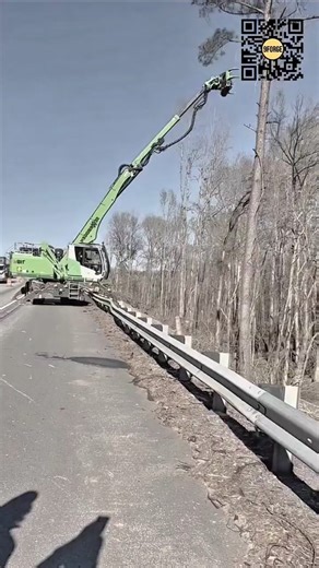 Highway Tree Cutting with a High-Reach Hydraulic Tree Shear #9forge