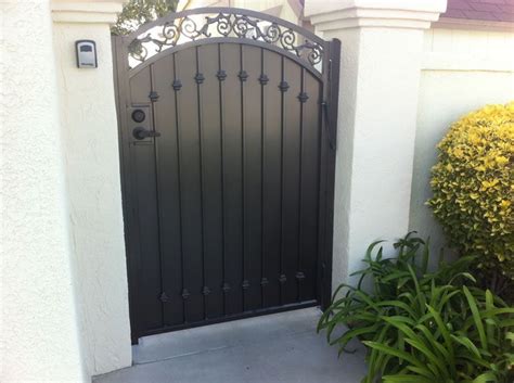 Pictures of Metal Side Gates Houses