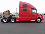 Pictures of 07 Volvo Semi Truck