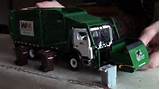 Pictures of Scale Model Garbage Trucks