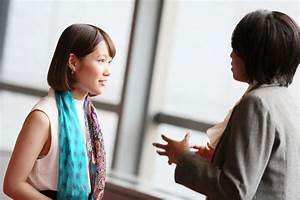 Orang Jepang berdiskusi di rapat