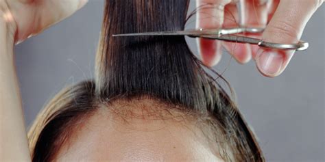 wanita jepang memotong rambut setelah menikah