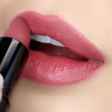 Lipstik Warna Natural Terbaik di Indonesia Peach dan Blus Warna Pink