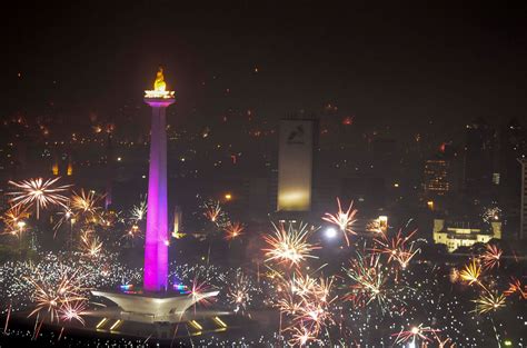 Pesta Kembang Api di Indonesia