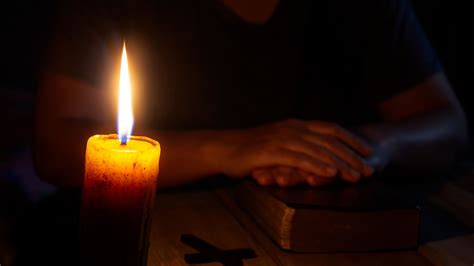 Praying Room Candlelight