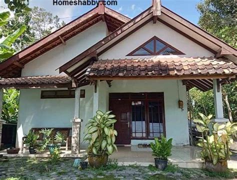 Rumah Kecil Sederhana di Kampung Indonesia