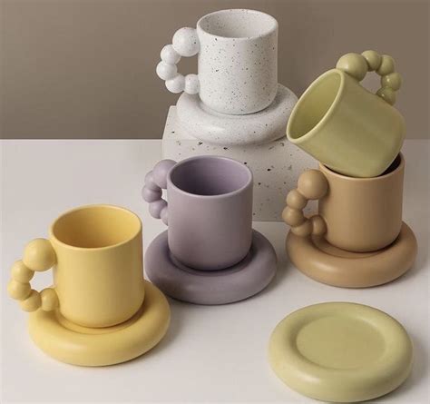 Menggunakan gelas cangkir keramik memberikan sensasi yang berbeda saat belajar