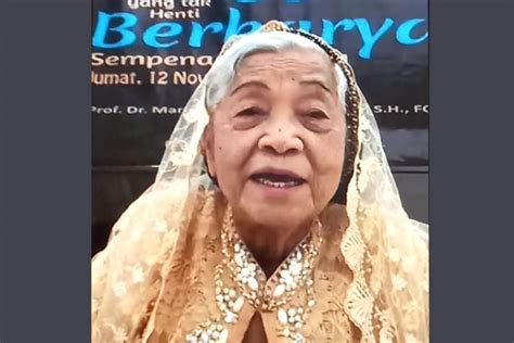 Orang Berusia 90 Tahun di Indonesia