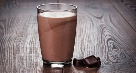 gambar susu coklat di gelas lengkap
