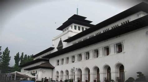 Gedung Bersejarah di Indonesia