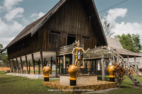 Tiang Rumah Betang Kalimantan Tengah