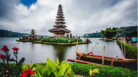 tourists Indonesia