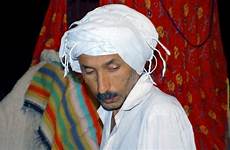 bedouin unidentified wears sahara