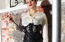 domina mistress dominas dominatrix lederrock strenge