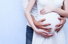 father pregnancy expectant dad during prenatal class beginning role parent dailyparent guide