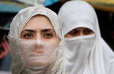 hijrah muslimah muslim proses menyenangkan sulit jilbab budaya busana terhadap sacked karachi henrymakow pandangan dalil perihal refs islam muslims pak