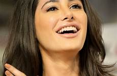 nargis fakhri moves yoga stunning shows off indiatimes abs olutely