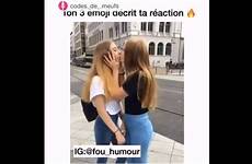 bouche sur la qui filles deux embrassent