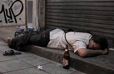 unconscious poisoning tirado borracho alcol alcoholism avvelenamento drinkers homeless sleeps sapere cosa bac concentration