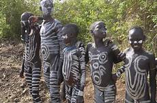 mursi tribe omo ethiopia tribes afrikanische surma dangerous kikijourney usseek stämme ethiopians auswählen