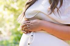 pregnant early signs pregnancy stomach period before when will symptoms may feels babymoon